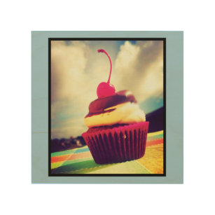 Impression Sur Bois Cupcake coloré avec cerise sur le dessus
