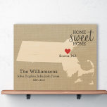 Impression Sur Bois Massachusetts State Map Personnalisé Nom de famill<br><div class="desc">Montrez votre Massachusetts et l'amour/la fierté de votre famille avec ce magnifique mur de bois personnalisé. Un design rustique chic à grains de bois présente une silhouette de carte d'état MA, typographie "Home Sweet Home", un coeur rouge montrant où vous vivez, le tout contre un arrière - plan de bracelet/lin...</div>