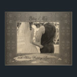Impression Sur Bois "Notre 25e anniversaire de Mariage"Cadre écrit à l<br><div class="desc">Quelque chose qu'ils vont vraiment chérir ; un design original, écrit à la main "Notre 25ème anniversaire de Mariage" encadrant une photo d'eux et le tout sur ces magnifiques panneaux de bois Zazzle ! Je serai ravi de vous aider à vous customiser aussi, envoyez-moi un message et je vous reviendrai...</div>