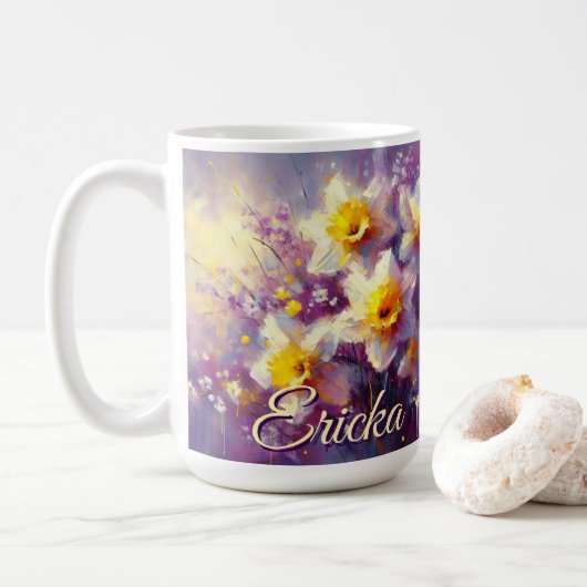 Impressionist Daffodil Floral Paarse gepersonalise Koffiemok (Met donut)