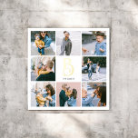 Impressions Dorure Monogramme Chic Multi Photo Blanc<br><div class="desc">Ajoutez une touche d'élégance à votre décor de maison grâce à notre imprimé d'papier peint carré personnalisé. Cette pièce exquise présente un collage photo de 6 photos carrés, parfaitement arrangé pour présenter vos souvenirs préférés. Au centre de l'impression, personnalisez votre monogramme dans une police vintage décorative, rendue en papier peint...</div>