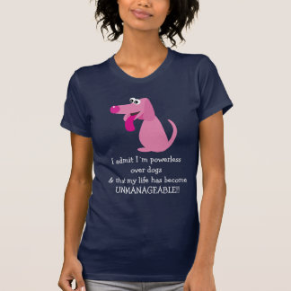 Impuissant mignon au-dessus du T-shirt de chiens