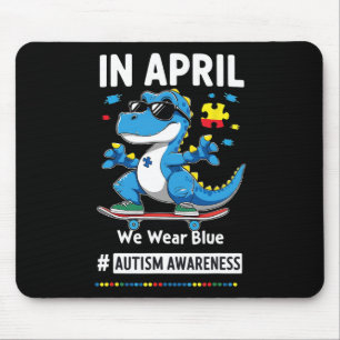 In April dragen we blauwe grappige skateboardende  Muismat
