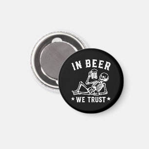 In bier vertrouwen we chillende skelet Beer Pong Magneet