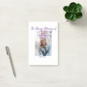 In de liefdevolle herinnering van herinnering houd post-it® notes (Kantoor)