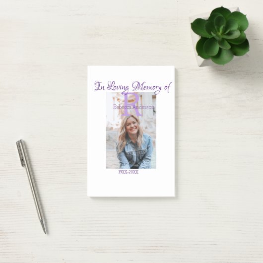In de liefdevolle herinnering van herinnering houd post-it® notes (Kantoor)