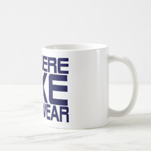 In de soortgelijke zwemkleding koffiemok