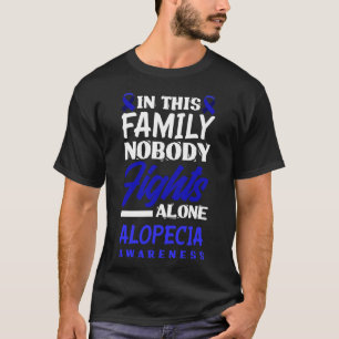 In deze familie vecht niemand alleen Alopecia Awar T-shirt