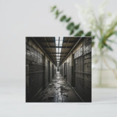 In een verlaten gevangenis (Staand voorkant)