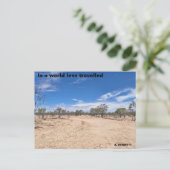 In een wereld die minder gereisd is briefkaart (Staand voorkant)