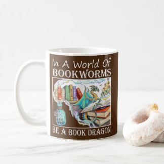 In een wereld van boekwormen zijn boeken draak koffiemok