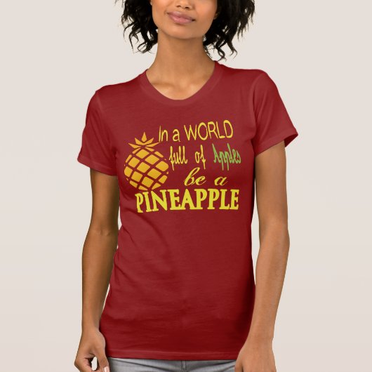 In een wereld vol appels, wees een ananas t-shirt (Voorkant)