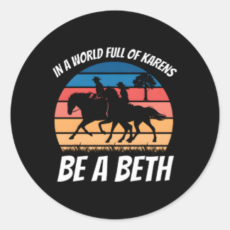 in een wereld vol Karens een bek zijn Ronde Sticker