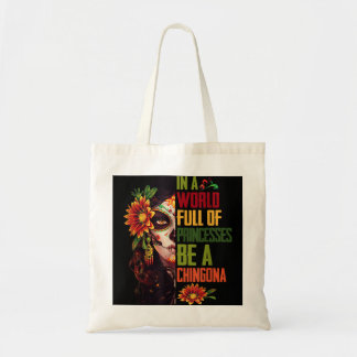 In een wereld vol prinsessen is een Chingona Hallo Tote Bag