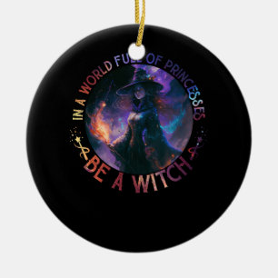 In een wereld vol prinsessen is een heks-halloween keramisch ornament