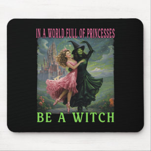 In een wereld vol prinsessen is een heks-halloween muismat