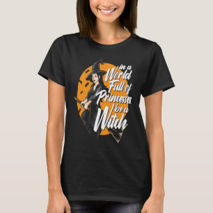 In een wereld vol prinsessen is een heks-halloween t-shirt