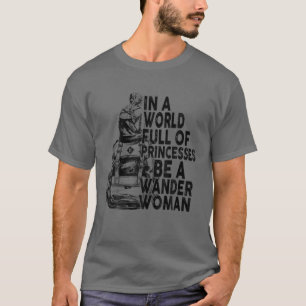 In een wereld vol prinsessen is een vrouwenkamp t-shirt