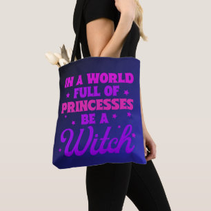 In een wereld vol prinsessen wees een heks Hallowe Draagtas