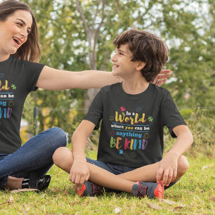 In een wereld waar je alles kan zijn t-shirt