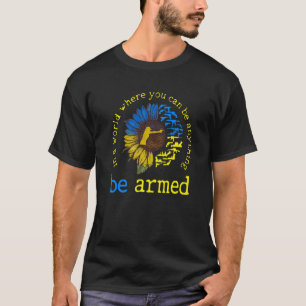 In een wereld waar je alles kunt zijn, bewapende z t-shirt