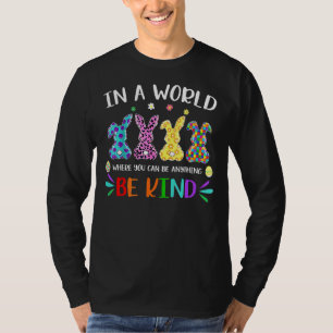 In een wereld waar je alles kunt zijn zoals Chris T-shirt