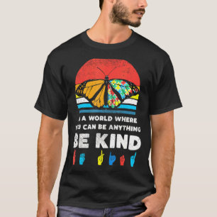 In Een Wereld Wees Aardig Monarch Vlinder Retro Au T-shirt