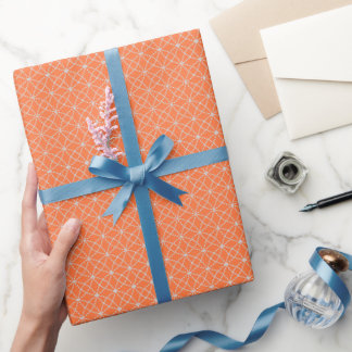 In elkaar grijpende curven op oranje cadeaupapier