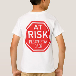 In gevaar, blijf alsjeblieft terug social distanci t-shirt
