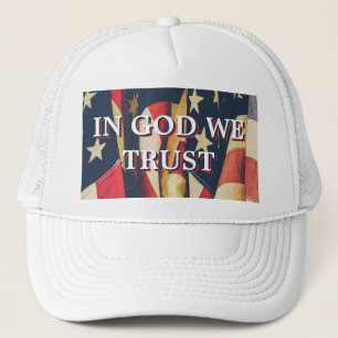 In God We Trust USA Vlag Wit Trucker Pet