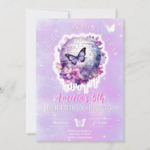 In haar verjaardag tijdperk verjaardagsuitnodiging kaart