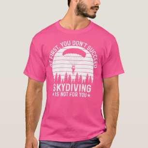 In het begin lukt het je niet om te skydiven t-shirt
