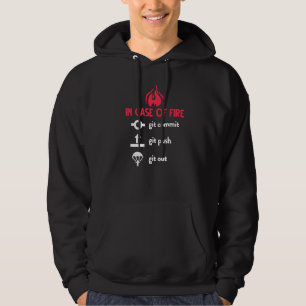 In het Hoesje van de brandpas zet u de drukknop ui Hoodie