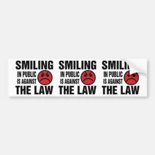 In het openbaar glimlachen is tegen de wet bumpersticker