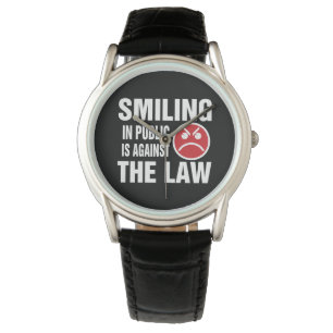 In het openbaar glimlachen is tegen de wet horloge