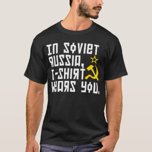 In het Russisch-Sovjet-shirt dragen jullie Shirt
