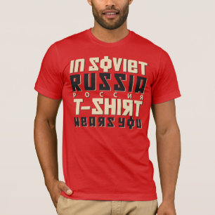 In het Russisch T-shirt draagt u
