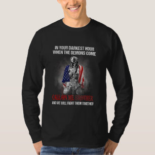 In je donkerste uur wanneer de demonen aankomen t-shirt