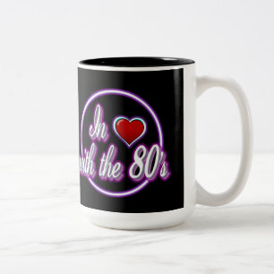 In liefde met de 80's Retro Paarse Neon Logo Mok