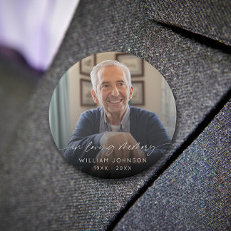 In Liefdevolle Geheugen Foto Elegant Script begraf Ronde Button 7,6 Cm