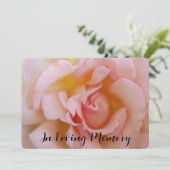 In Loving Memory Roze Rose uitnodiging (Staand voorkant)