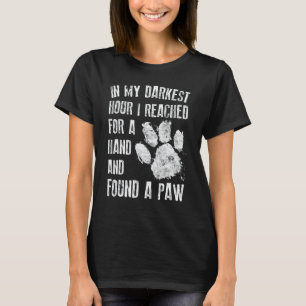 In mijn donkerste uur bereikte ik een handje om ee t-shirt