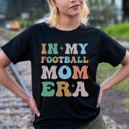 In mijn Football Mam Era Groovy Retro T-shirt
