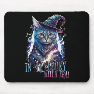 In mijn Spooky Witch Era Halloween Kattenkostuum K Muismat
