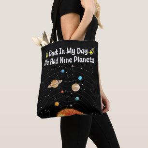 In mijn tijd hadden we negen planeten Pluto-astron Draagtas
