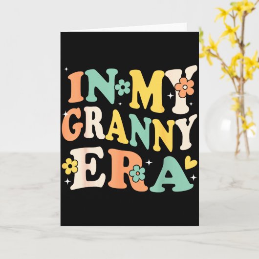 In My Granny Era Funny Sarcastic Groovy Retro Moth Kaart (Gele Bloem)