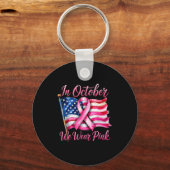 In October We Wear Nk Ribbon 2025 Breast Cancer Aw Sleutelhanger (Voorkant)