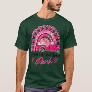 In oktober Draag we de regenboogpomp met roze bors T-shirt
