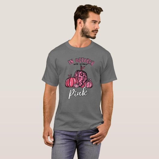 In oktober Draag we roze pompoen halloween cadeaus T-shirt (Voorkant volledig)