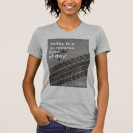 In omgekeerde soort van dag T-shirt vrouwen